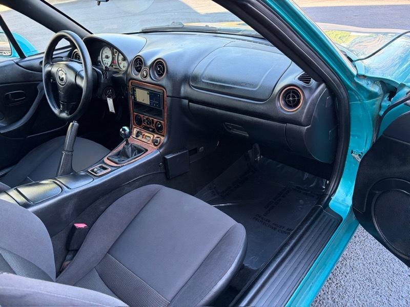 Mazda MX-5 Miata Base 2003