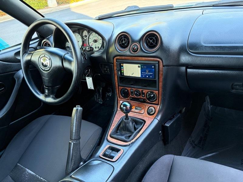 Mazda MX-5 Miata Base 2003