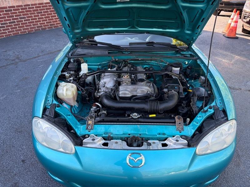 Mazda MX-5 Miata Base 2003
