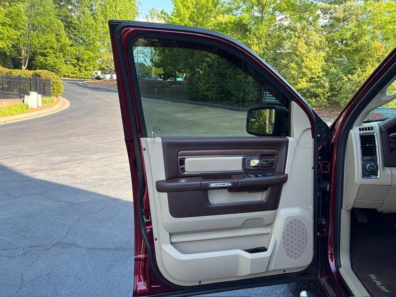 RAM 1500 Laramie Crew Cab SWB 4WD 2016