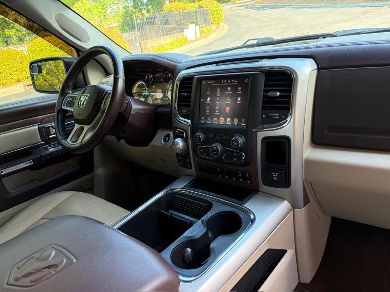RAM 1500 Laramie Crew Cab SWB 4WD 2016