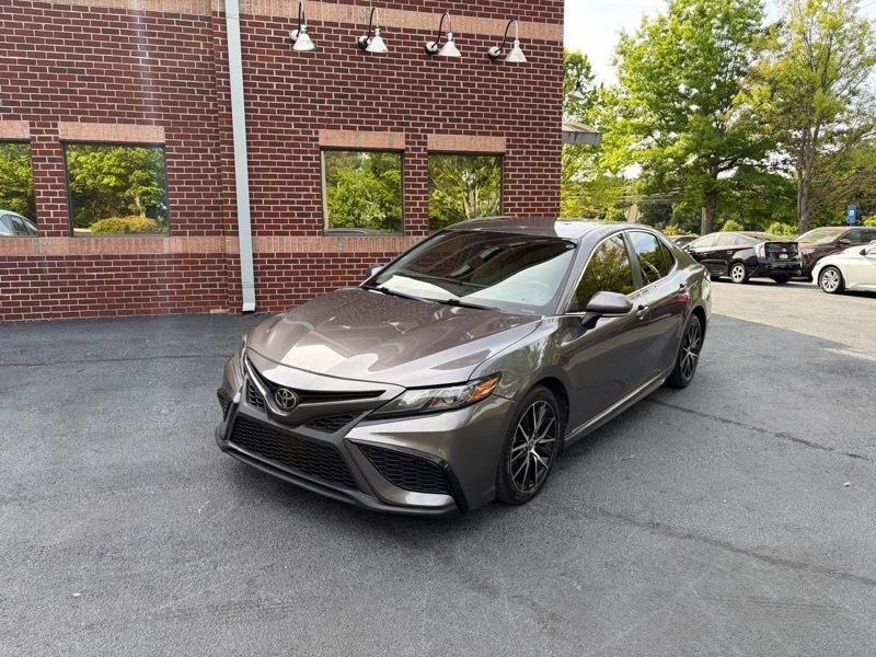 Toyota Camry SE 2022