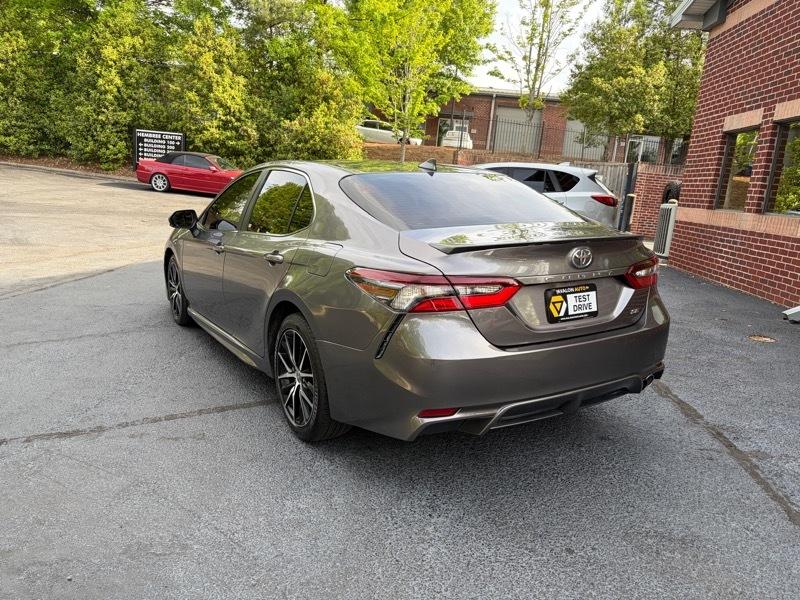 Toyota Camry SE 2022