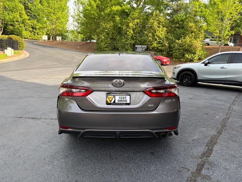 Toyota Camry SE 2022