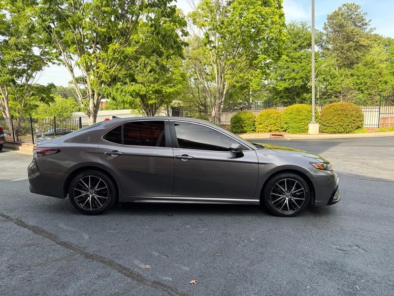 Toyota Camry SE 2022