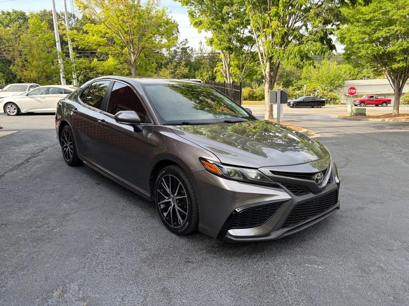 Toyota Camry SE 2022