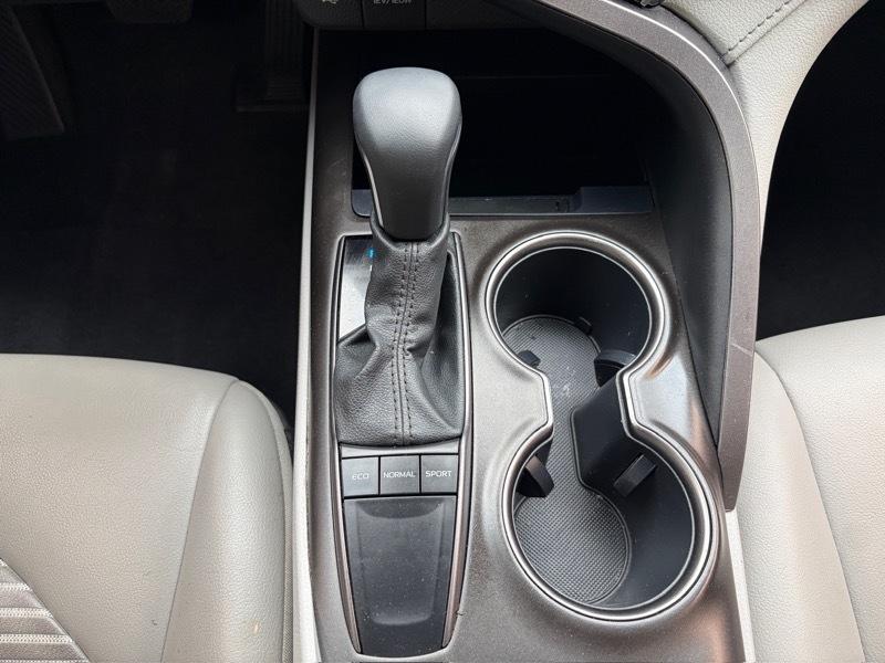 Toyota Camry SE 2022