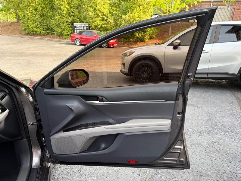 Toyota Camry SE 2022