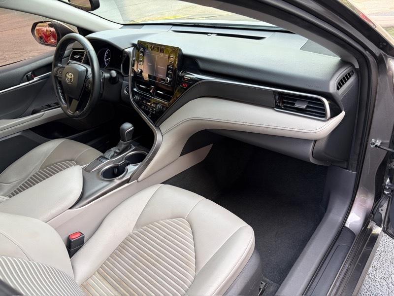 Toyota Camry SE 2022