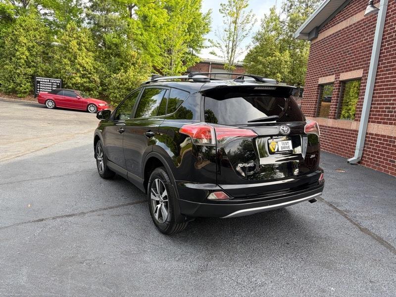 Toyota RAV4 XLE FWD 2017