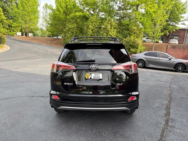 Toyota RAV4 XLE FWD 2017