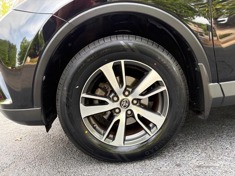 Toyota RAV4 XLE FWD 2017