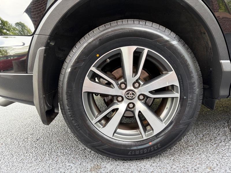 Toyota RAV4 XLE FWD 2017