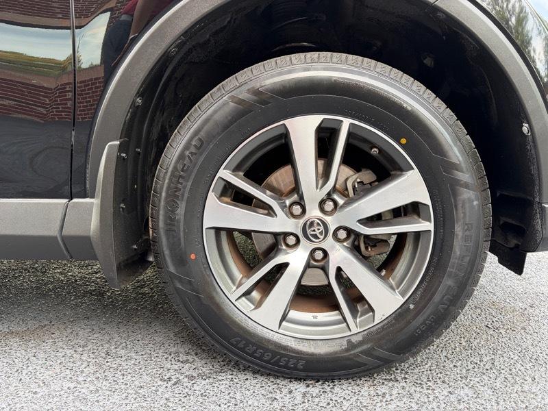 Toyota RAV4 XLE FWD 2017