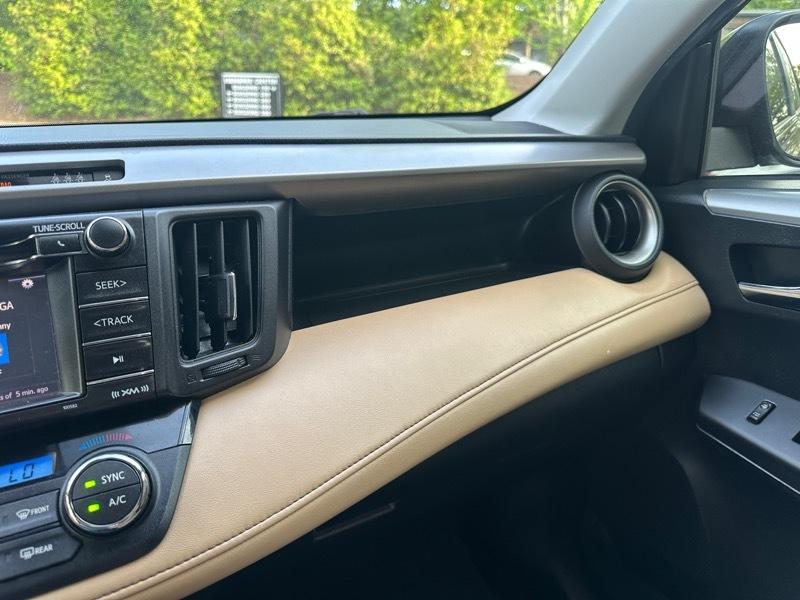 Toyota RAV4 XLE FWD 2017