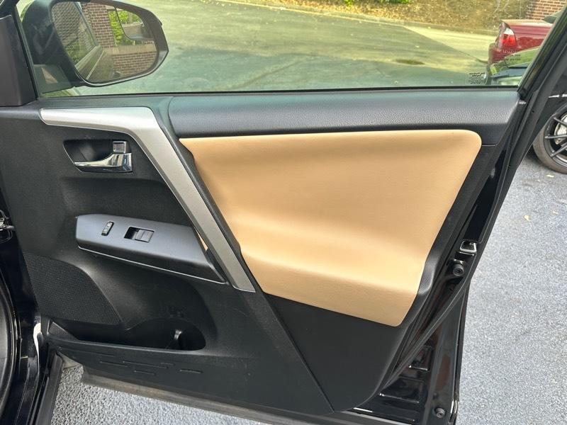 Toyota RAV4 XLE FWD 2017