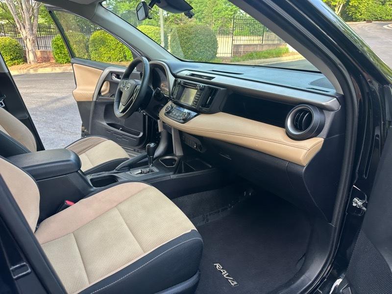 Toyota RAV4 XLE FWD 2017