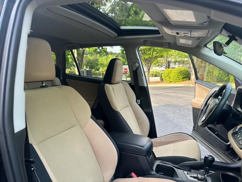 Toyota RAV4 XLE FWD 2017