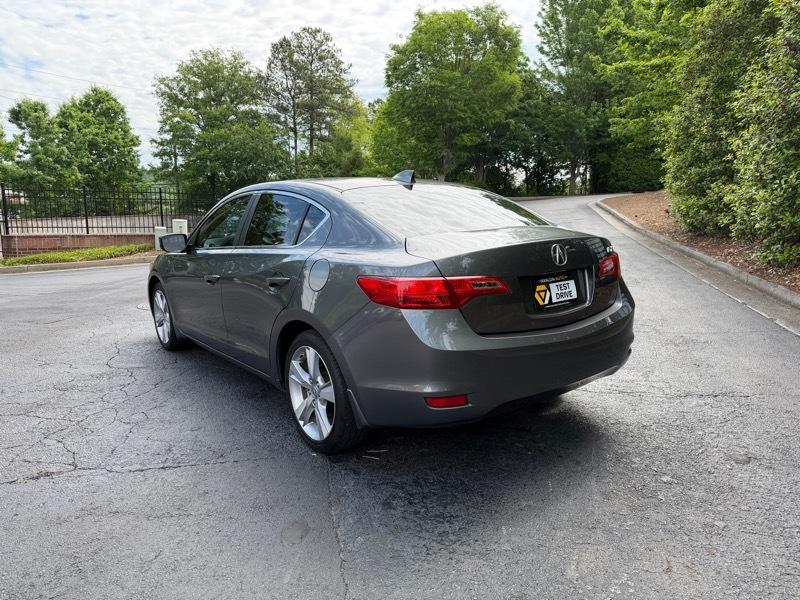 Acura ILX 5-Spd AT w/ Technology Package 2013