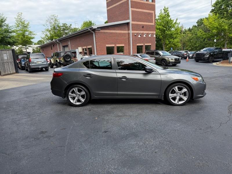 Acura ILX 5-Spd AT w/ Technology Package 2013