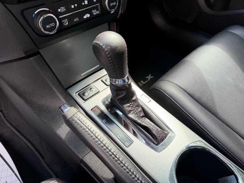 Acura ILX 5-Spd AT w/ Technology Package 2013