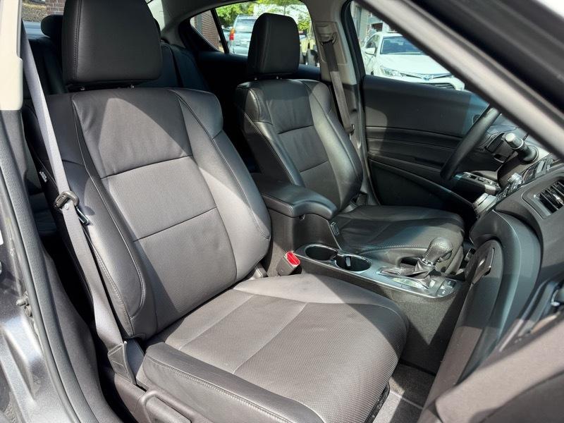 Acura ILX 5-Spd AT w/ Technology Package 2013