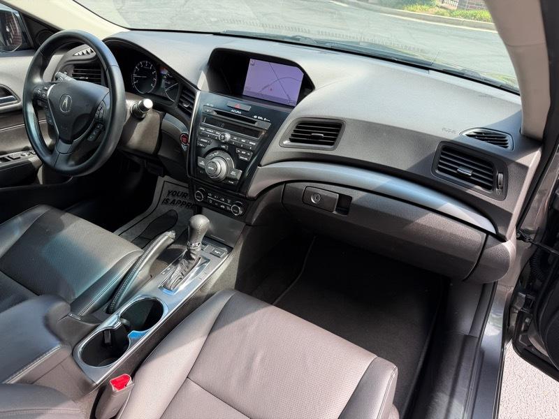 Acura ILX 5-Spd AT w/ Technology Package 2013