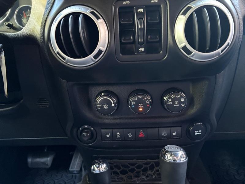 Jeep Wrangler Unlimited Sahara 4WD 2014
