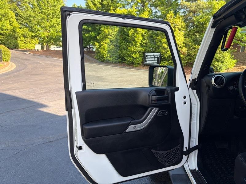 Jeep Wrangler Unlimited Sahara 4WD 2014