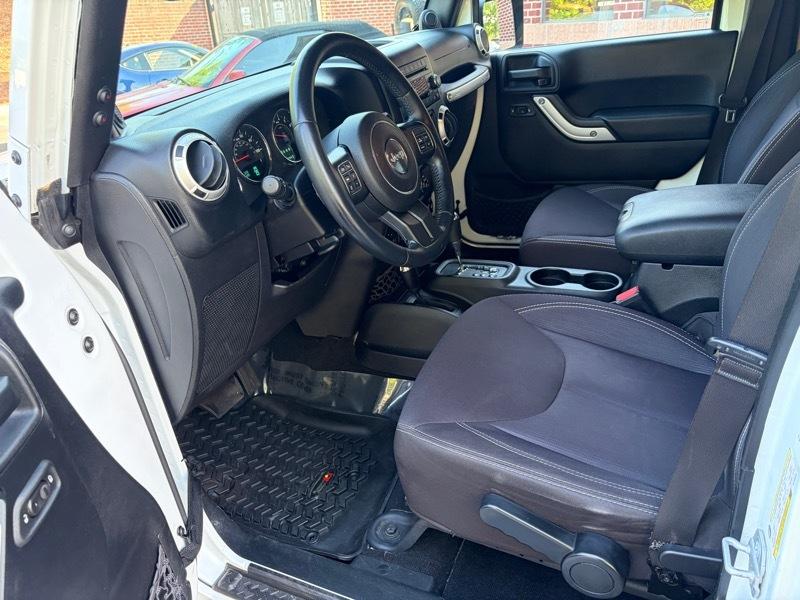 Jeep Wrangler Unlimited Sahara 4WD 2014