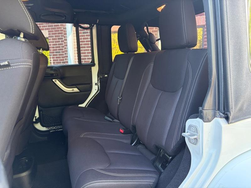 Jeep Wrangler Unlimited Sahara 4WD 2014