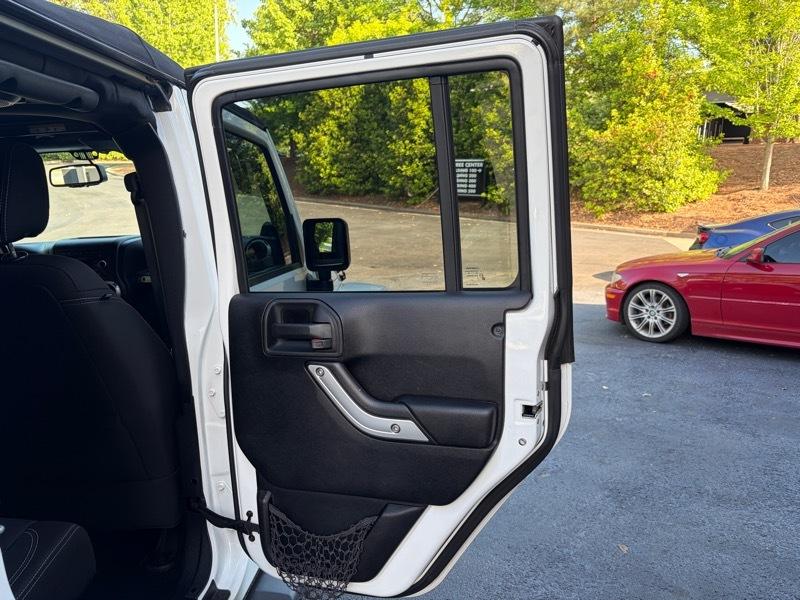 Jeep Wrangler Unlimited Sahara 4WD 2014