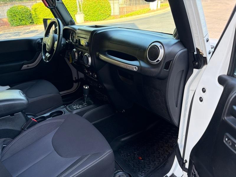 Jeep Wrangler Unlimited Sahara 4WD 2014