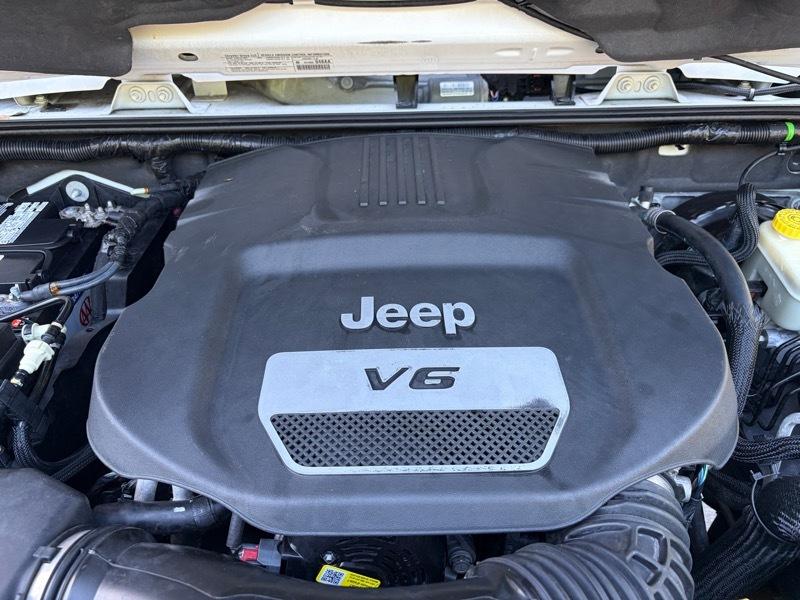 Jeep Wrangler Unlimited Sahara 4WD 2014