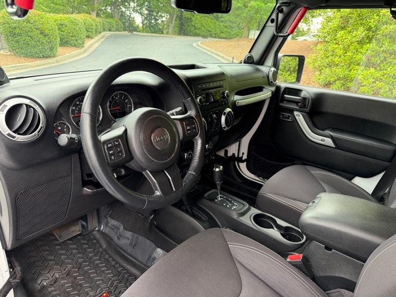 Jeep Wrangler Unlimited Sahara 4WD 2014