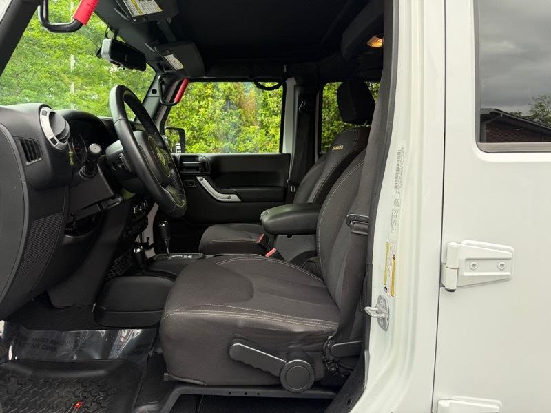 Jeep Wrangler Unlimited Sahara 4WD 2014