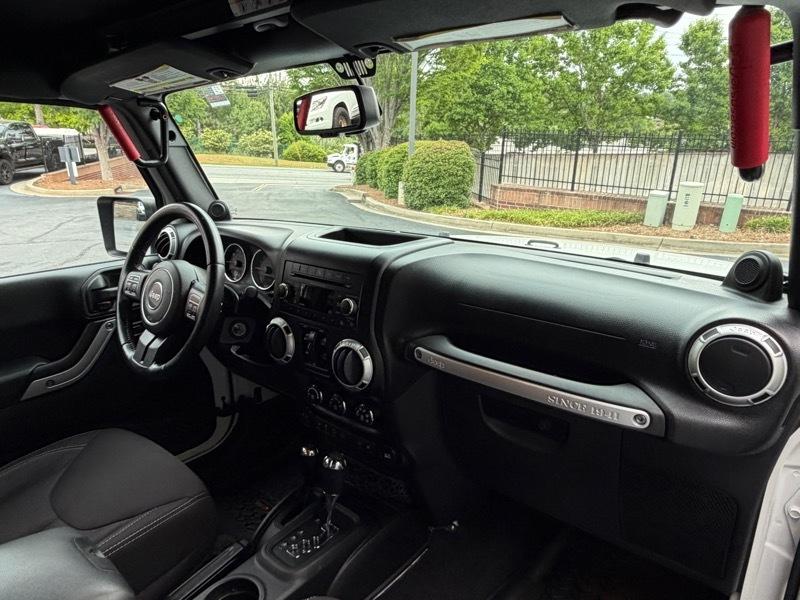 Jeep Wrangler Unlimited Sahara 4WD 2014