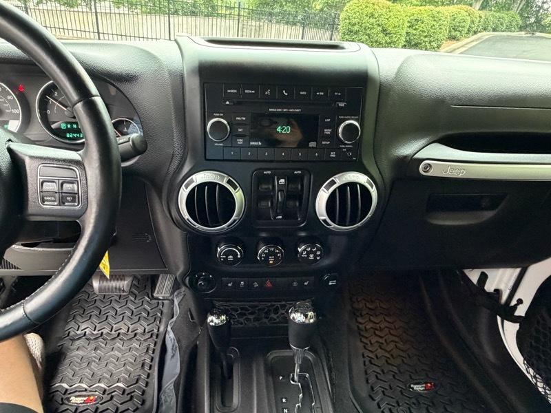 Jeep Wrangler Unlimited Sahara 4WD 2014