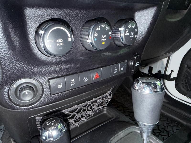 Jeep Wrangler Unlimited Sahara 4WD 2014