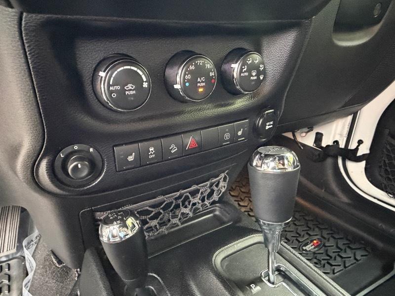 Jeep Wrangler Unlimited Sahara 4WD 2014
