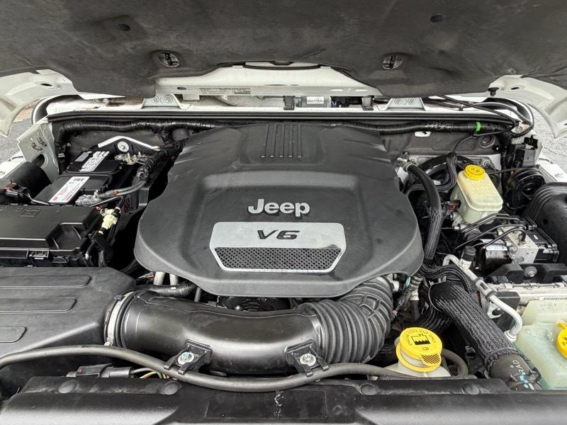 Jeep Wrangler Unlimited Sahara 4WD 2014