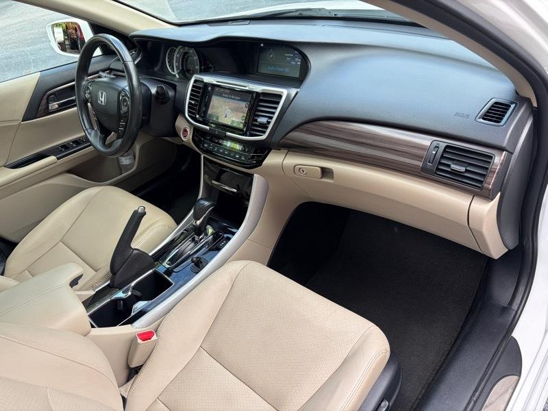 Honda Accord Touring V6 Sedan 6-Spd AT 2017