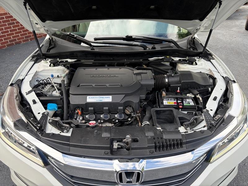 Honda Accord Touring V6 Sedan 6-Spd AT 2017