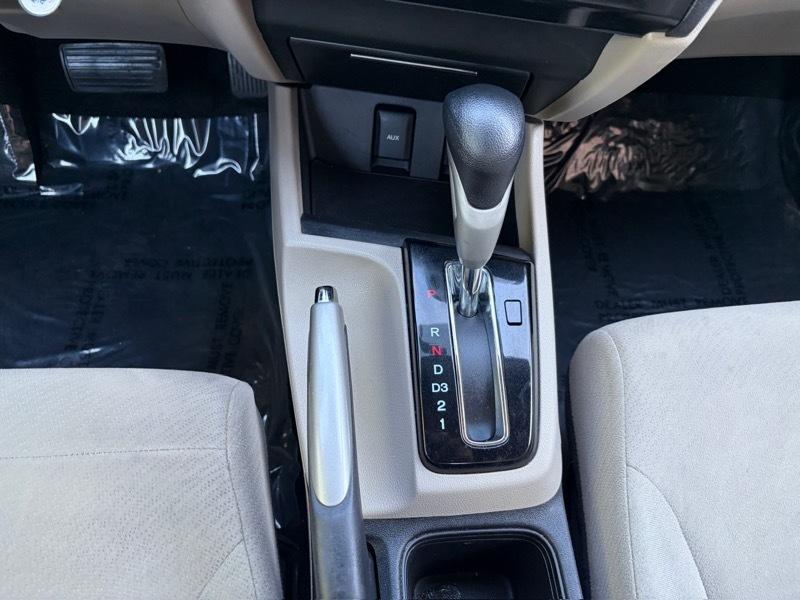 Honda Civic LX Sedan 5-Speed AT 2013
