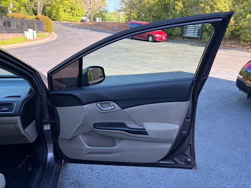 Honda Civic LX Sedan 5-Speed AT 2013