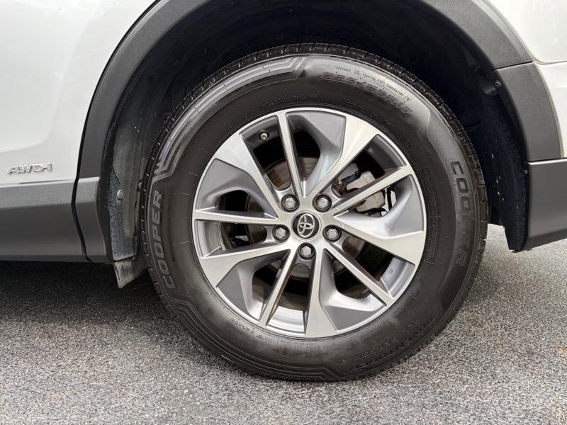 Toyota RAV4 Hybrid XLE 2016
