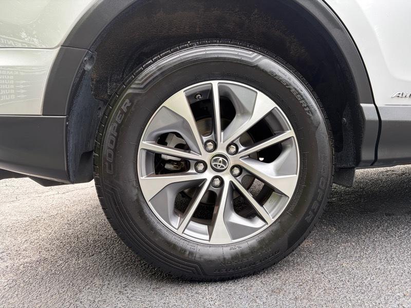 Toyota RAV4 Hybrid XLE 2016