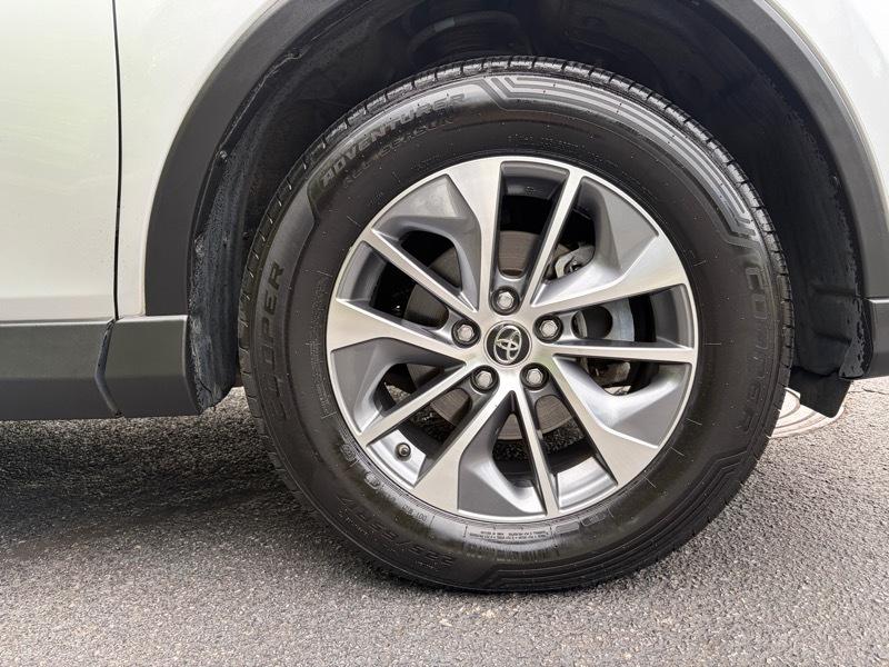 Toyota RAV4 Hybrid XLE 2016