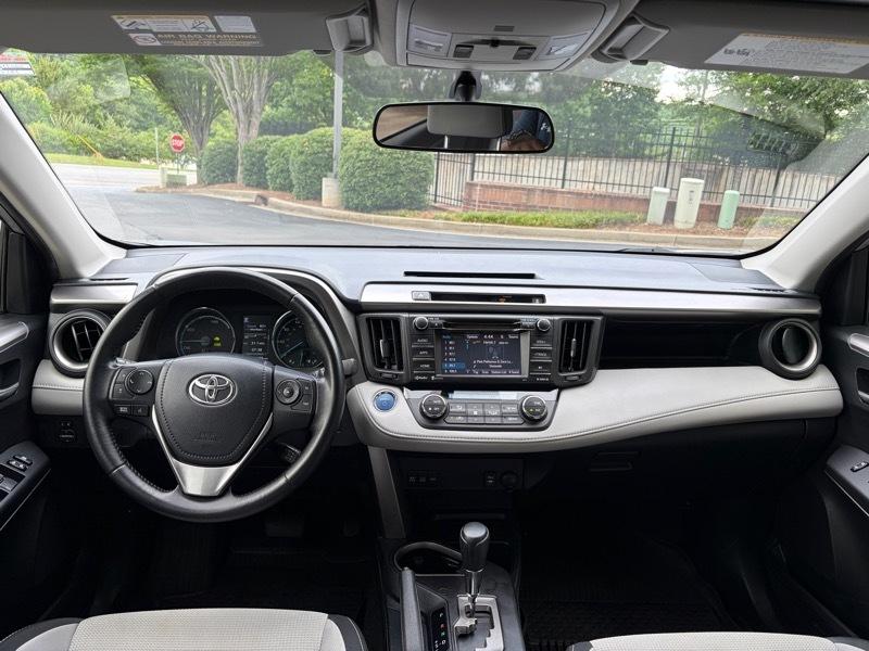 Toyota RAV4 Hybrid XLE 2016