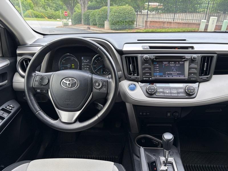 Toyota RAV4 Hybrid XLE 2016